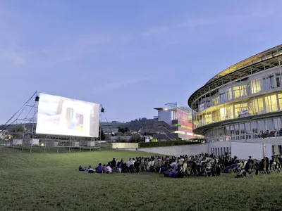 Openair Kino beim Schweizer Paraplegiker-Zentrum auf der Wiese beim Ring of Life