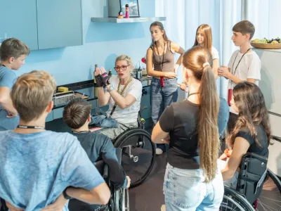 Schulklasse im Besuchszentrum
