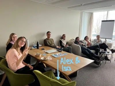 Skirennen im Newsroom-Büro