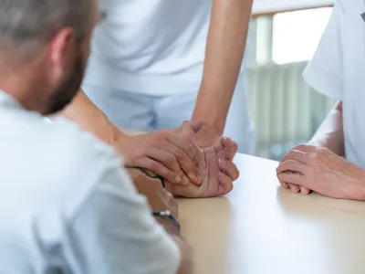 Tetrahandchirurgie_Studer