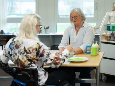 Dipl. Kunsttherapeut*in