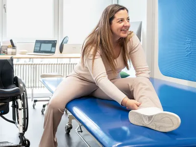 Tanja Odermatt bei der Physiotherapie