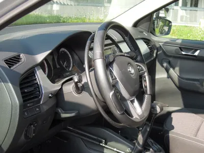 Orthotec Fahrzeugumbau Handbetrieb Gasring unter Lenkrad