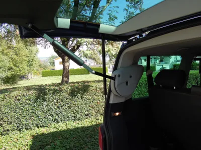 Orthotec Fahrzeugumbau Rollstuhl verladen Automatischer Heckdeckelöffner