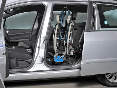 Orthotec Fahrzeugumbau Rollstuhl verladen Ladeboy