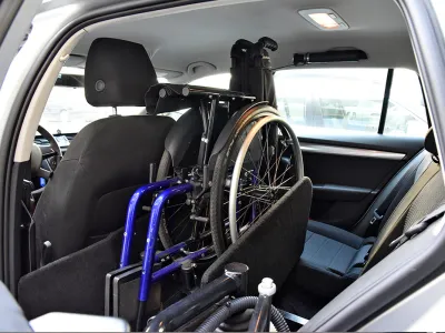 Orthotec Fahrzeugumbau Rollstuhl verladen Rollstuhlführung
