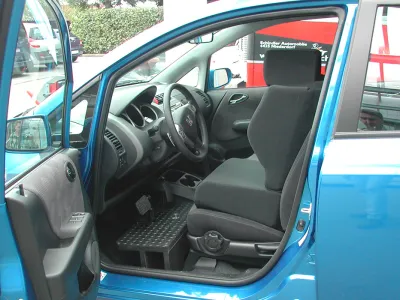 Orthotec Fahrzeugumbau Selber fahren erhöhter Fahrzeugboden Kleinwuchs