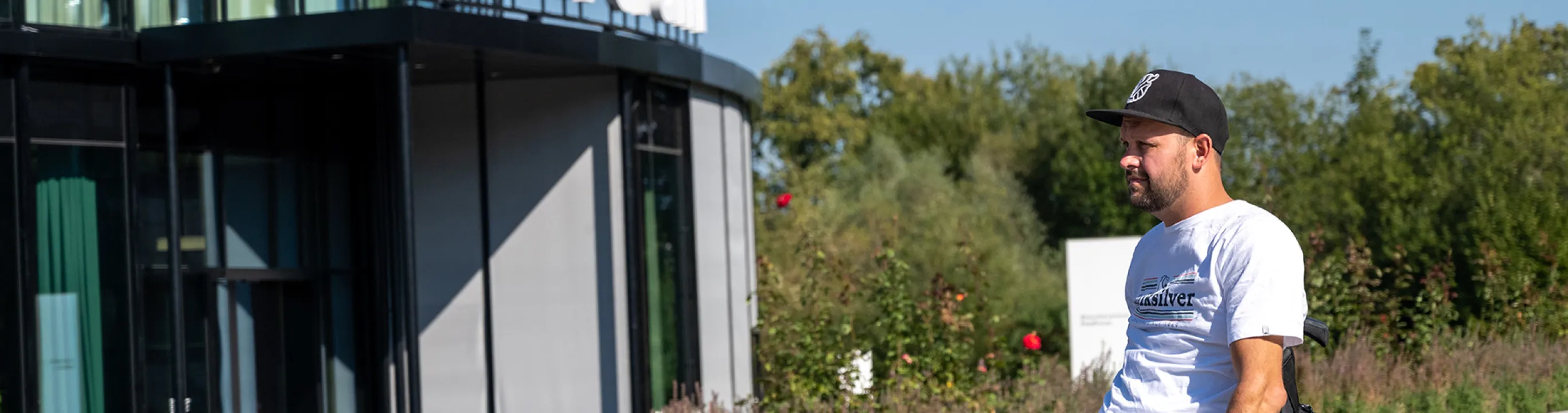 peti-roos-vor-dem-besucherzentrum-paraforum