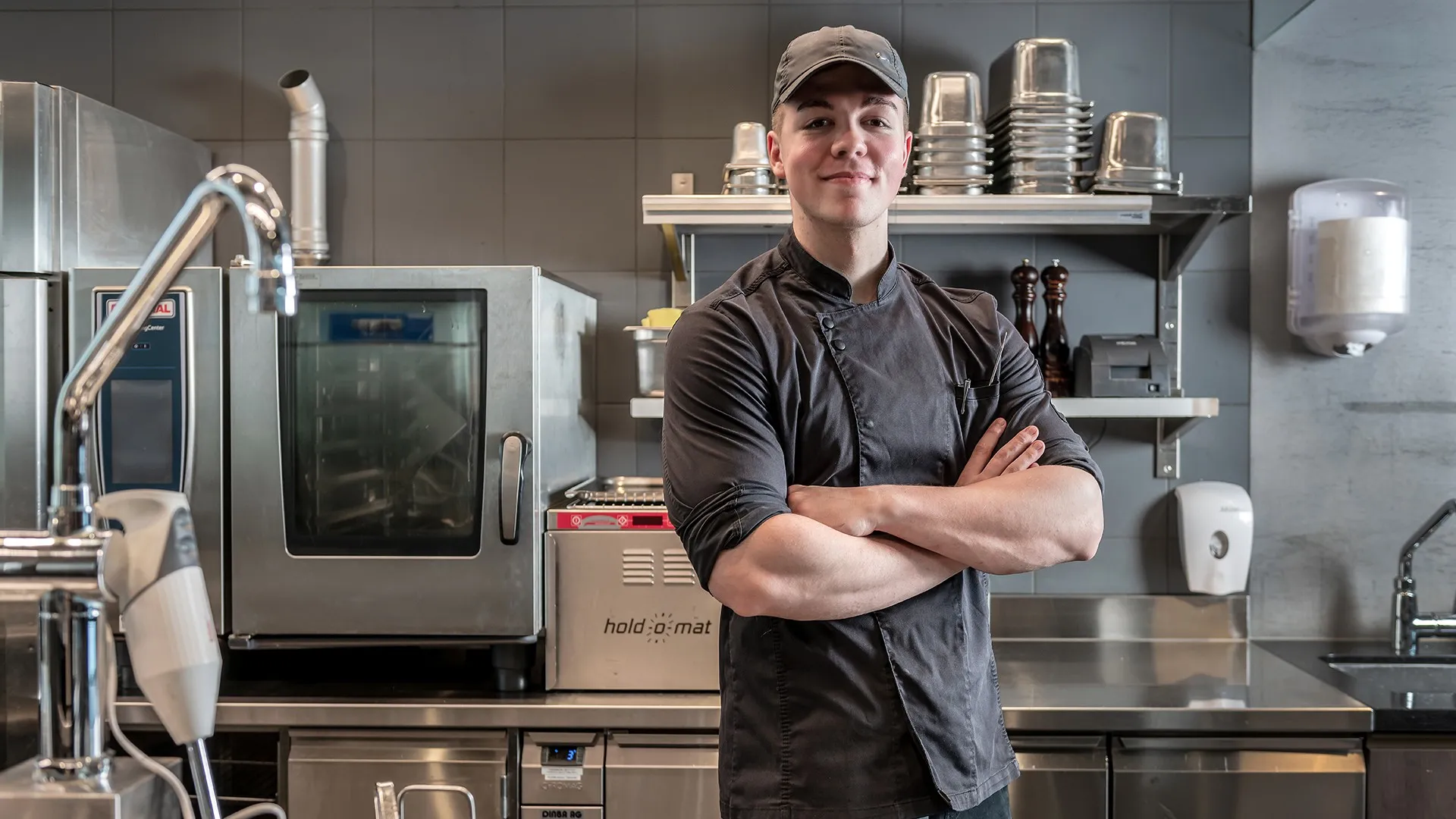 Timon Strothe in der Küche