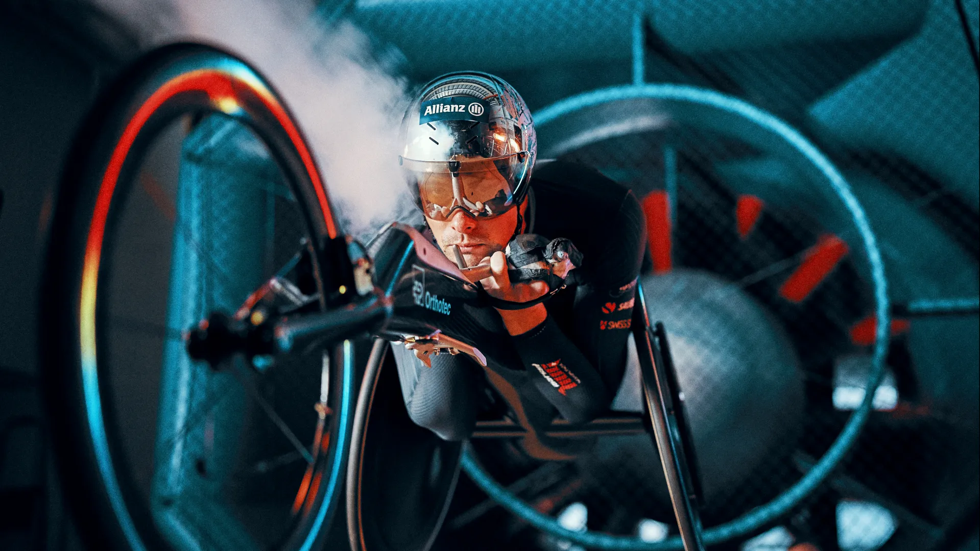 Marcel Hug im OT FOXX Rennrollstuhl im Windkanal