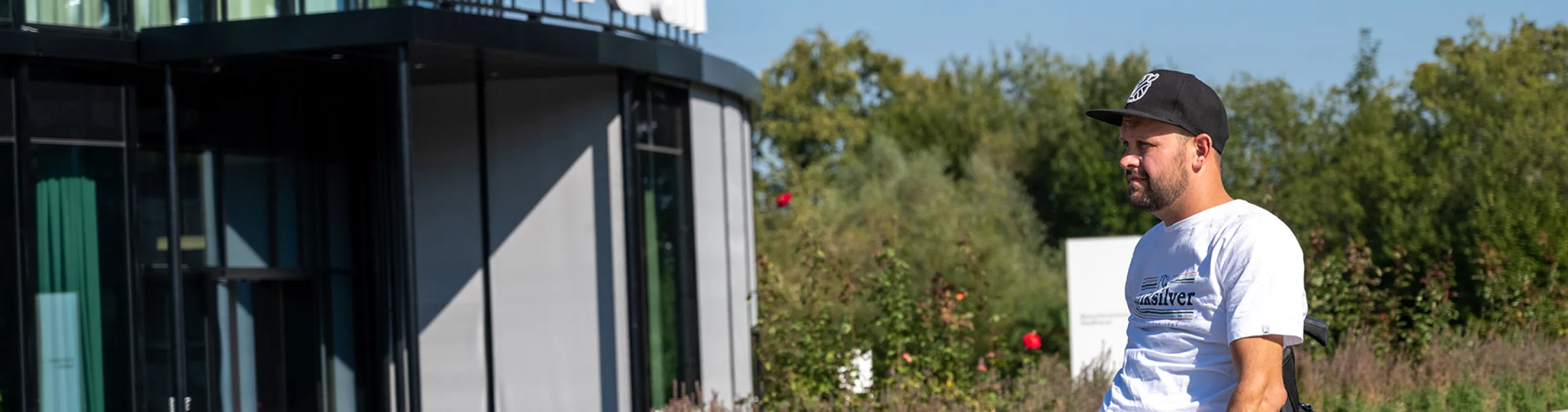 peti-roos-vor-dem-besucherzentrum-paraforum