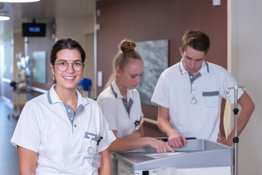 Drei Mitarbeitende aus den Gesundheitsberufen des SPZ