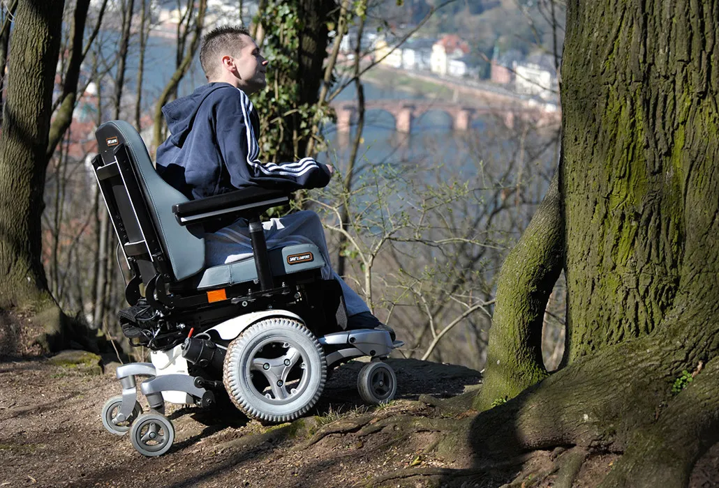 Orthotec Rehabilitationstechnik Elektro-Rollstuhl Innenbereich- und Aussenbereich Sunrise Quickie Jive M outdoor