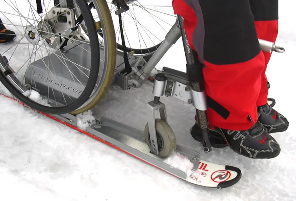Mit Lugicap im Rollstuhl durch den Schnee