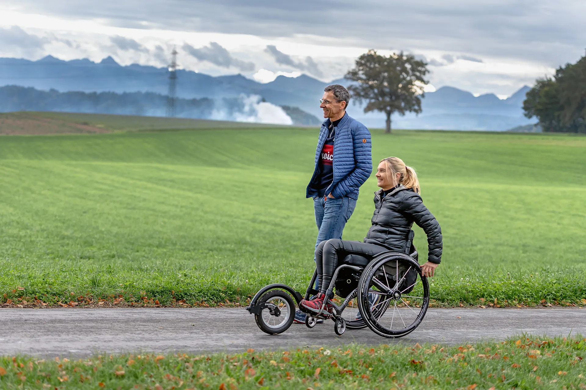 Ursula Schwaller und Marcel Kaderli geniessen einen Ausflug in der Natur unweit ihres Hauses in Düdingen.