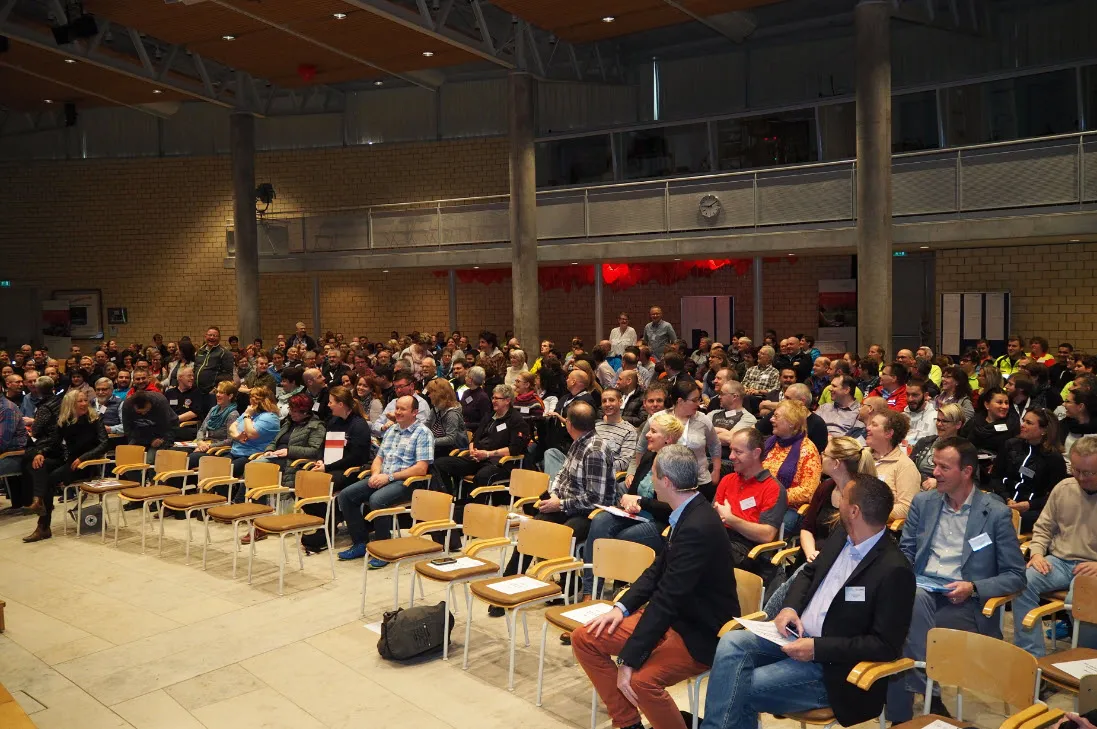 Sirmed im Plenum zwischen zwei Referaten