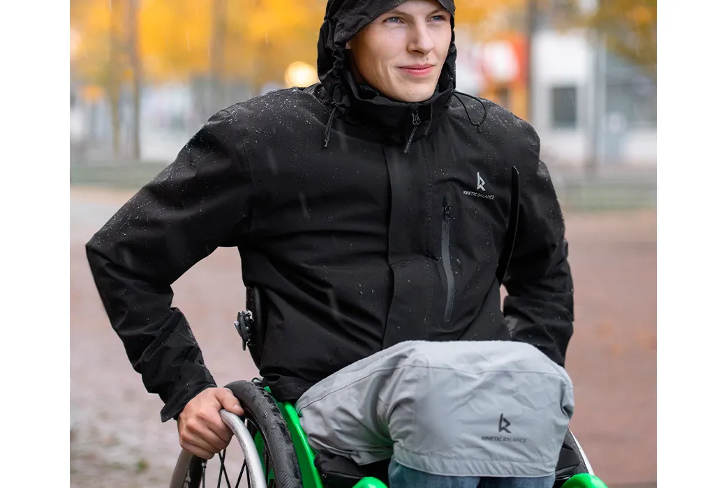 La version courte passant par les cuisses est mise très facilement et rapidement. 