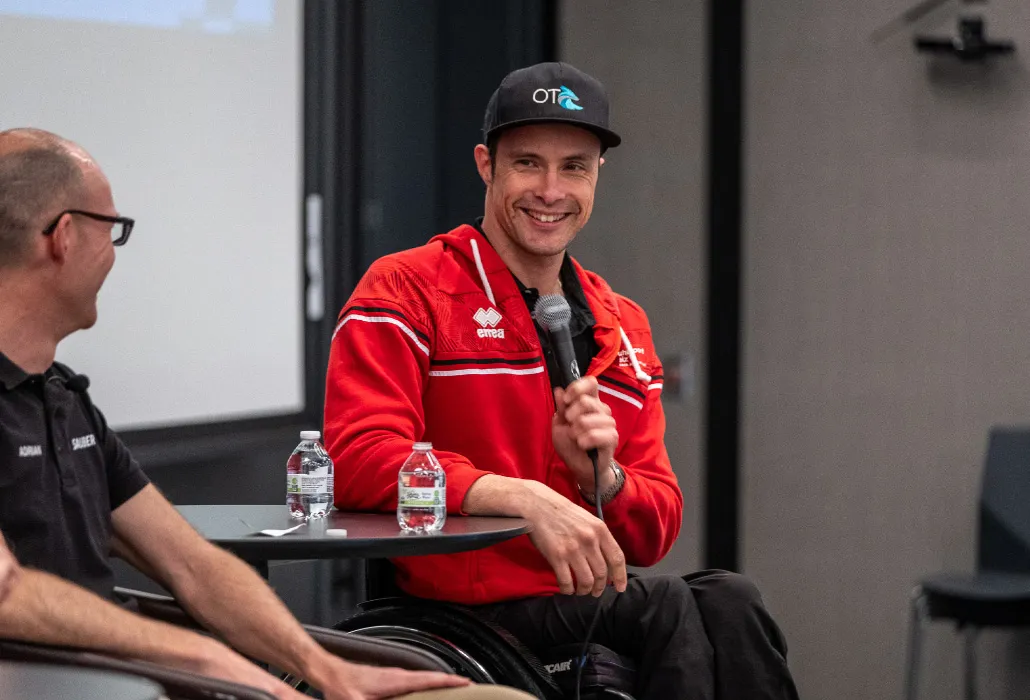Marcel Hug est arrivé à la table ronde organisée à Boston.