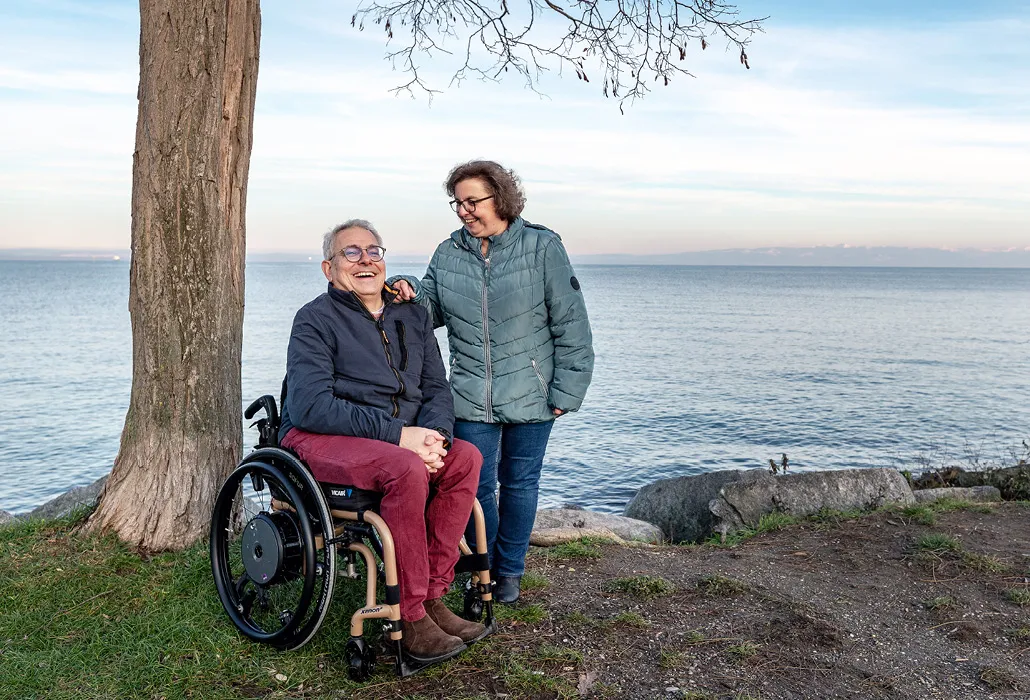 Markus mit seiner Frau Evelyn am See