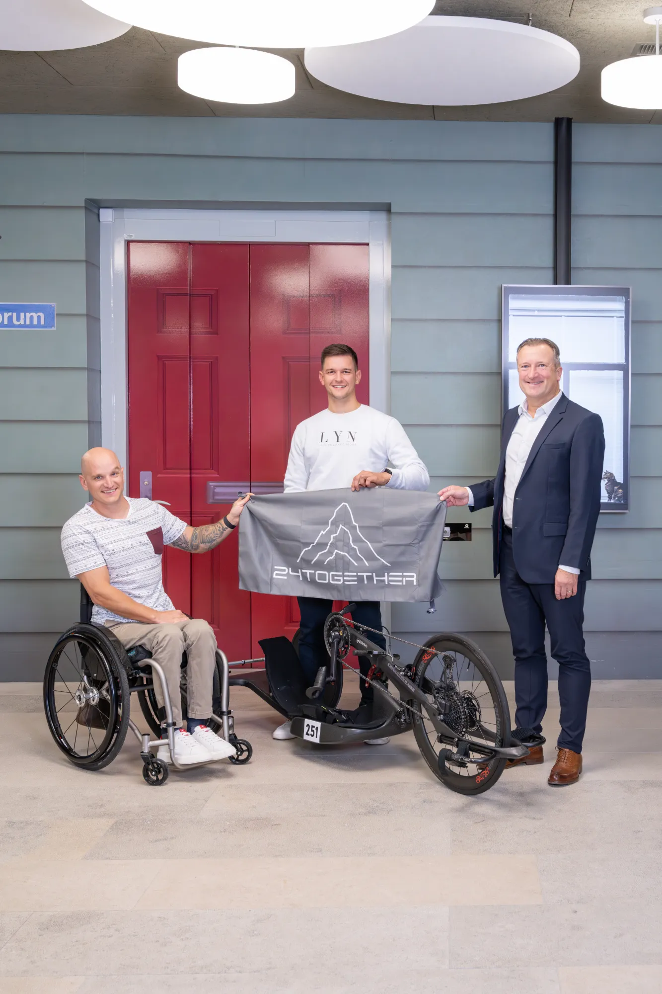 Der Verein 24together sammelte Spenden für einen guten Zweck. 2400 Franken kamen der Schweizer Paraplegiker-Stiftung zugute.