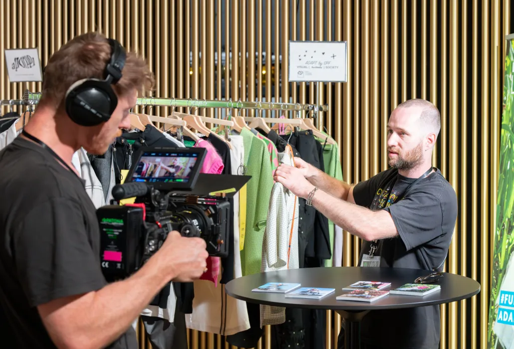  Designer Victor Prieux stellt die inklusive ADAPT 2024 Kollektion vor. 