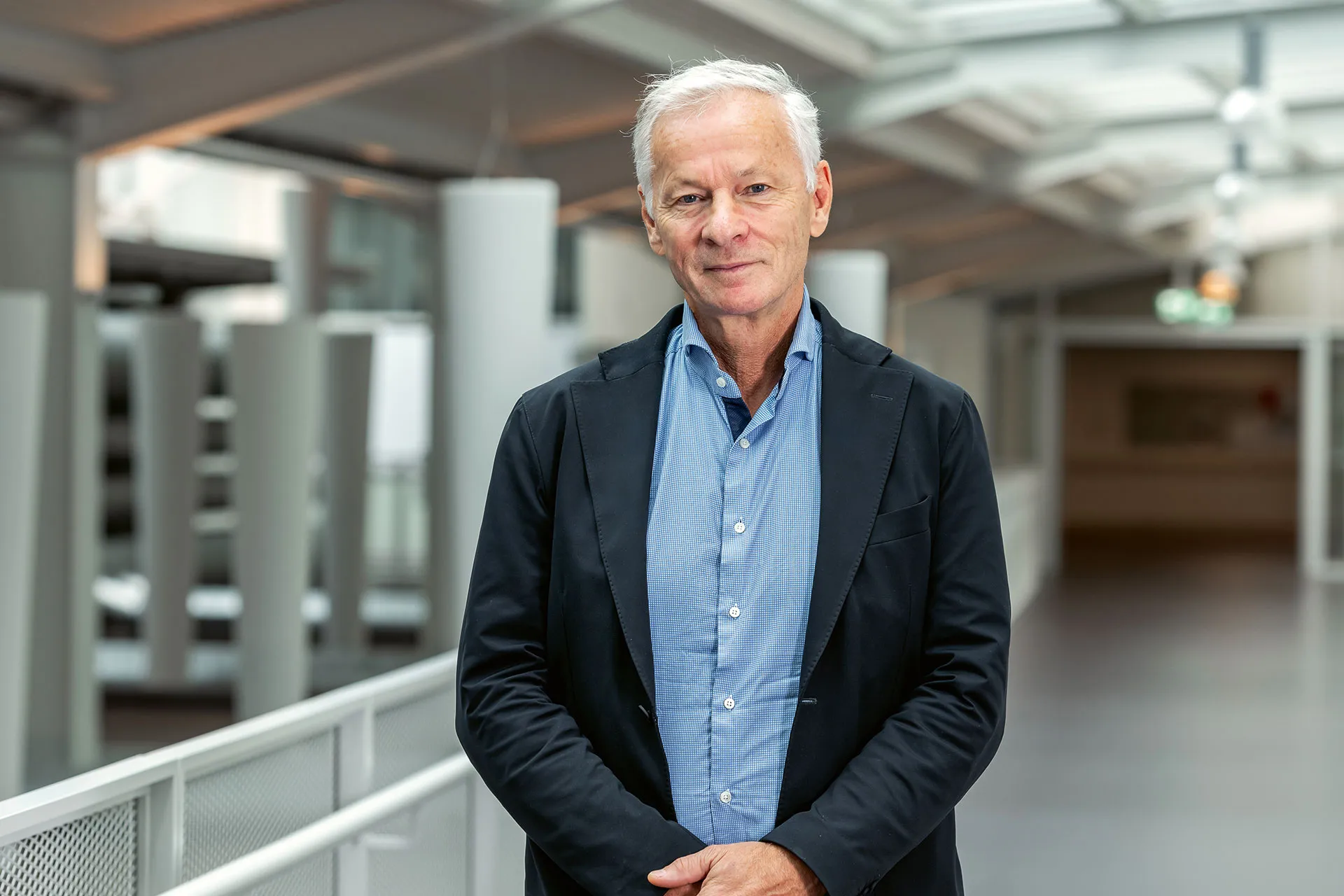 Jan Fridén auf einem Gang im Schweizer Paraplegiker-Zentrum.