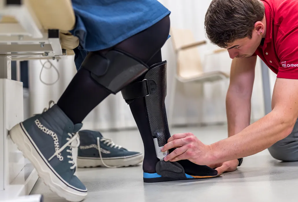 Spezialschuhe für Orthesen oder angepasste Freizeitschuhe, werden in Zusammenarbeit mit der Orthetik evaluiert, damit beide Hilfsmittel optimal zusammen harmonieren.