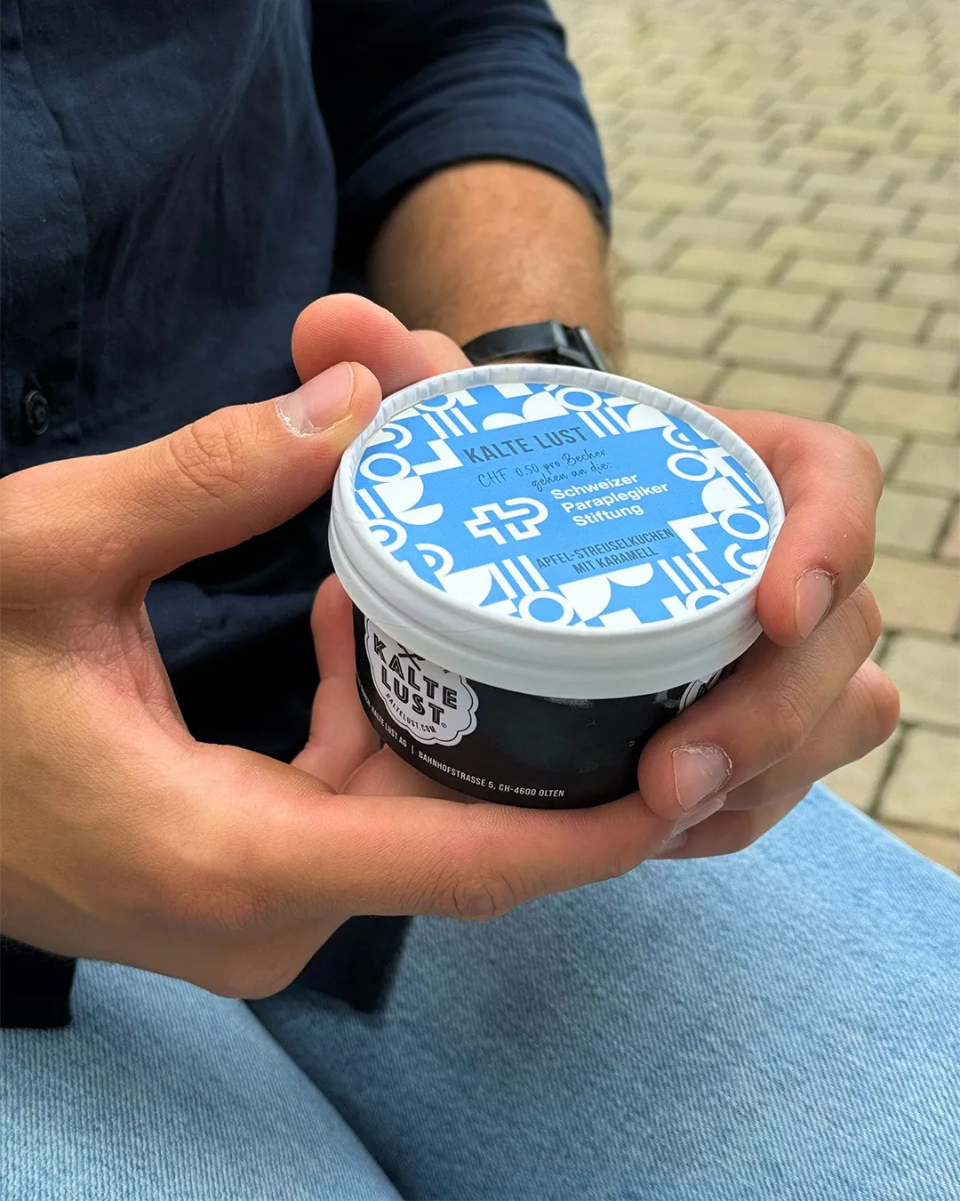 50 Rappen pro Becher gehen an die Schweizer Paraplegiker-Stiftung