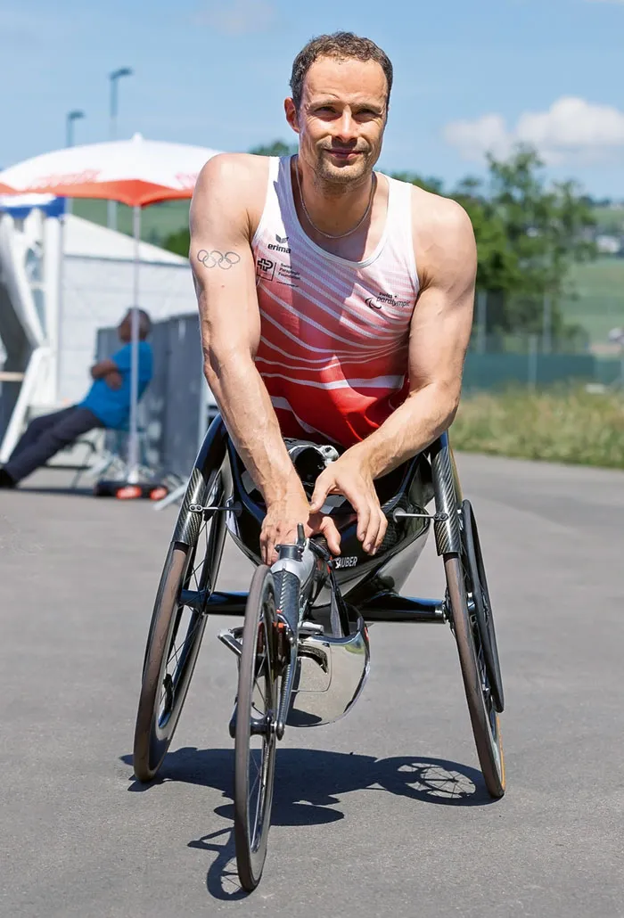 Marcel Hug, Leichtathletik, schaut in die Kamera
