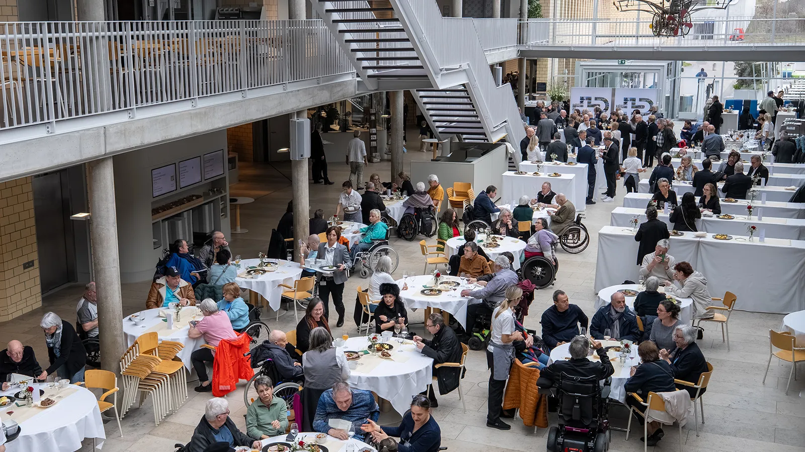 Apéro in der Begegnungshalle_5827