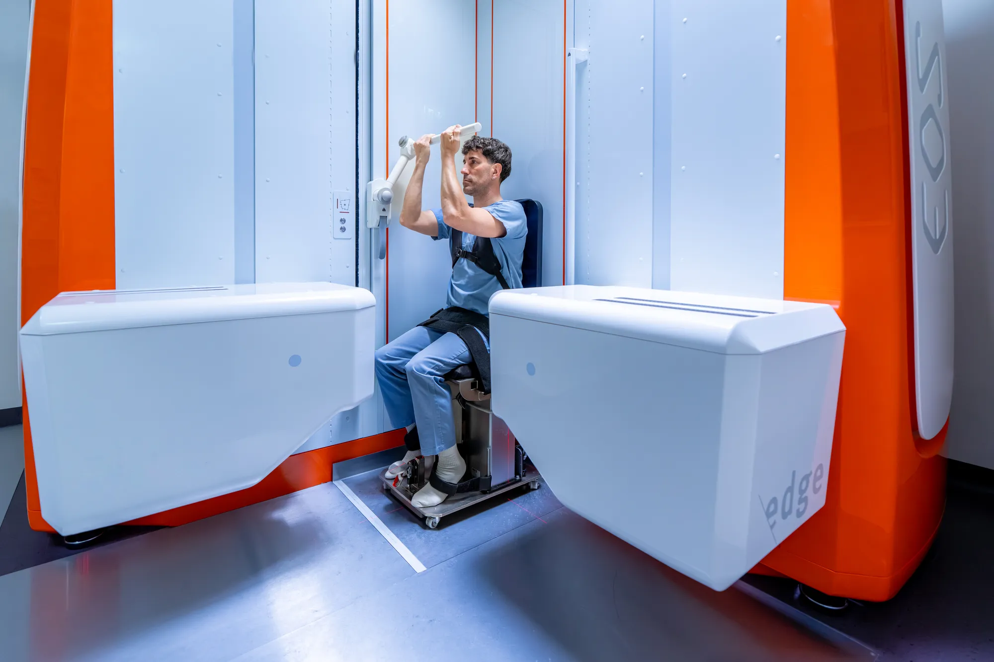 Sitzende Position im EOS-Röntgengerät