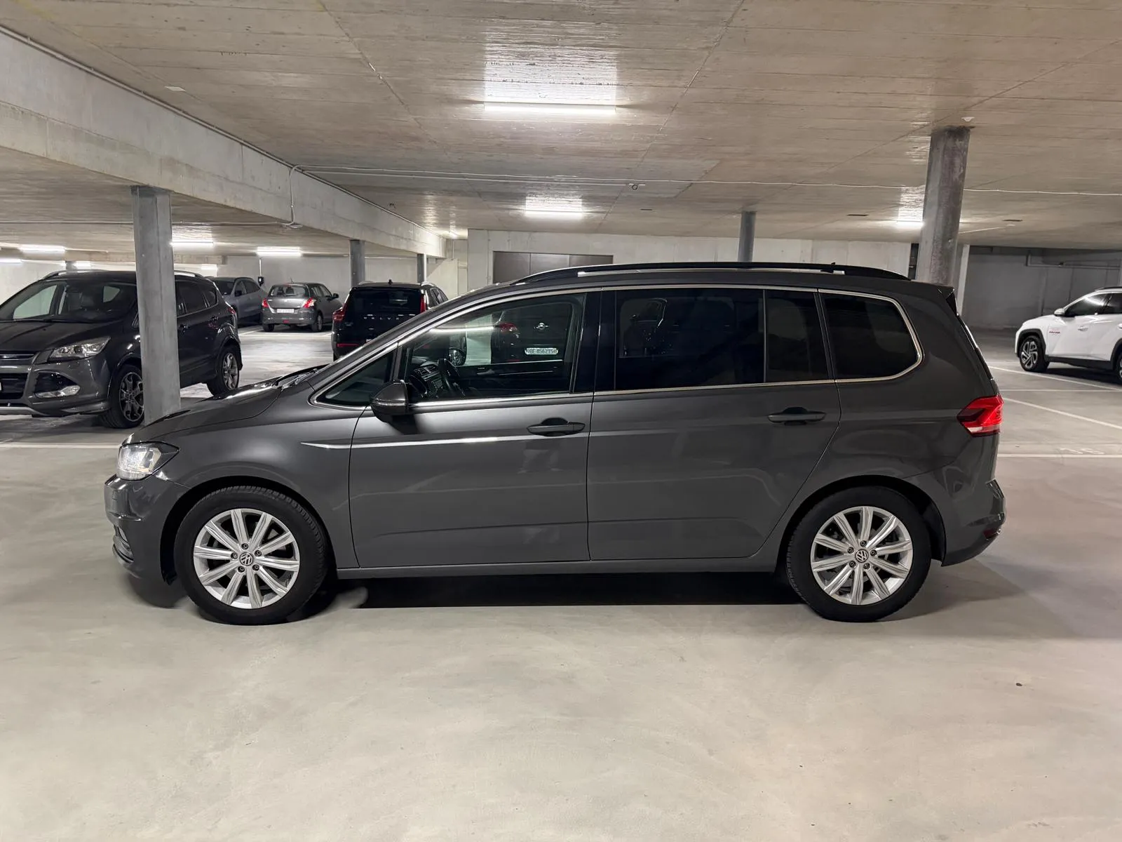 occasion-vw-touran-hofer-01.jpg
