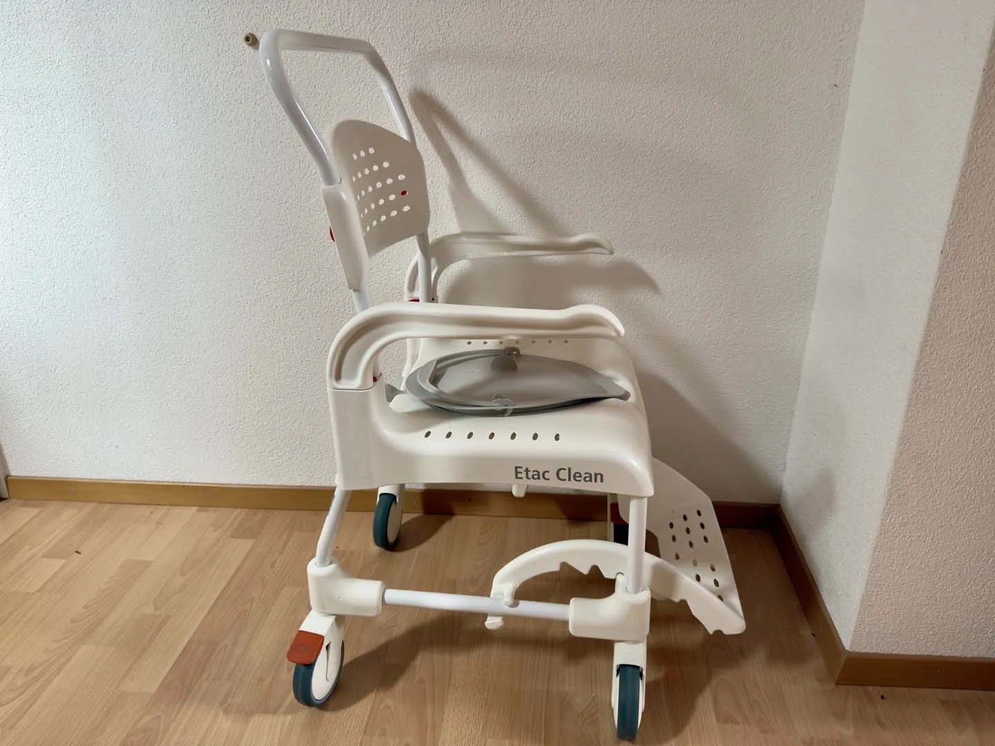 occasion-duschrollstuhl-etac-fleischlin-0407.jpg