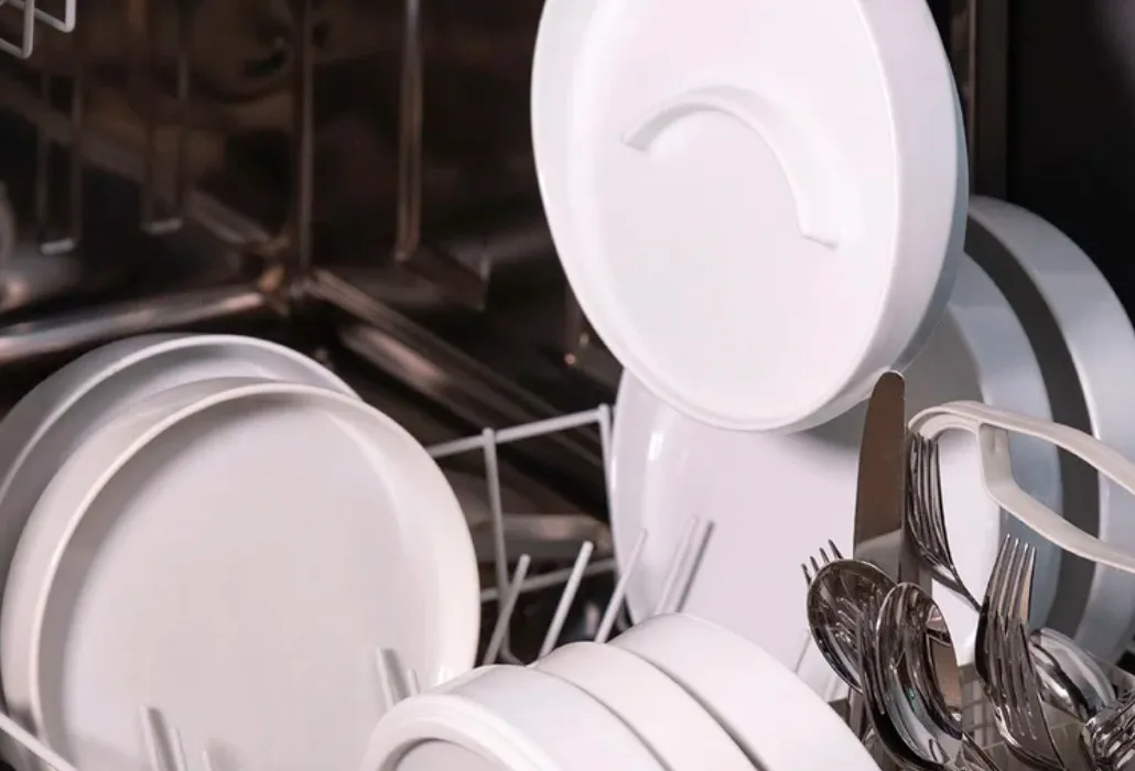 Une vaisselle fonctionnelle comme aide pour le quotidien pour manger de manière autonome