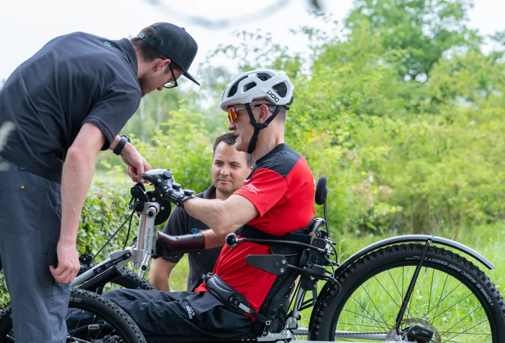 Im engen Austausch mit Betroffenen entwickelte das Orthotec Team die für Tetraplegikerinnen und Tetraplegiker angepasste Bike-Version.
