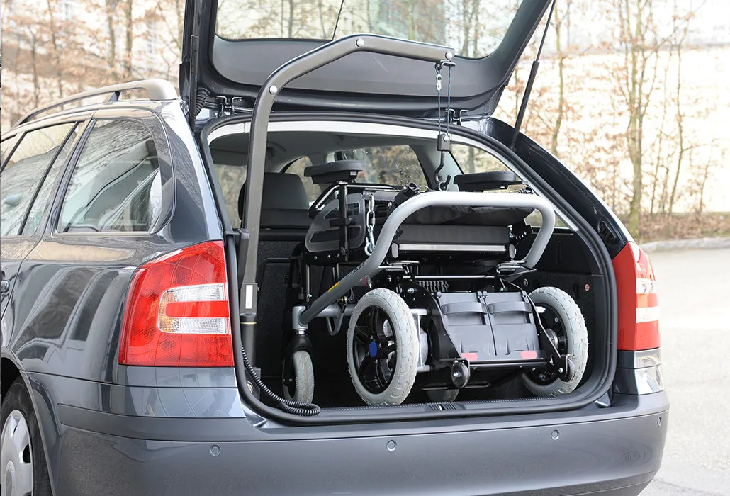 Orthotec Fahrzeugumbau Rollstuhl verladen Kofferraumlift 5159