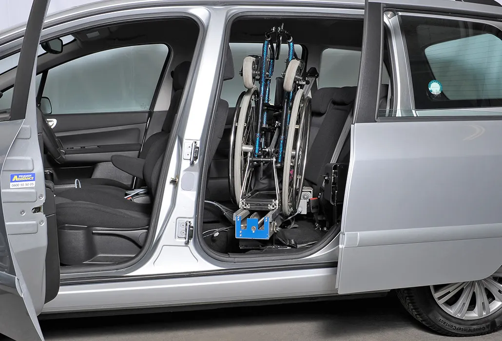 Orthotec Fahrzeugumbau Rollstuhl verladen Ladeboy