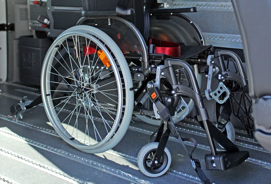 Orthotec Fahrzeugumbau Rollstuhlsicherung Personensicherung 4-Punkt Gurtarretierung