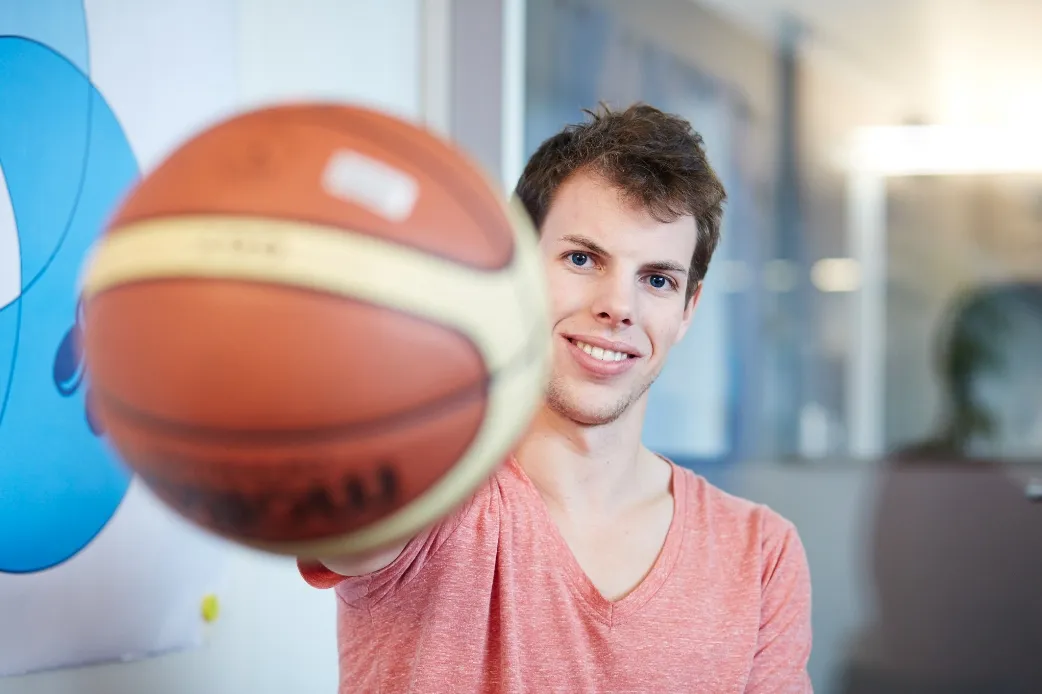 Der Gesundheit zu liebe muss der querschnittgelähmte Berner momentan darauf verzichten, Rollstuhlbasketball zu spielen.