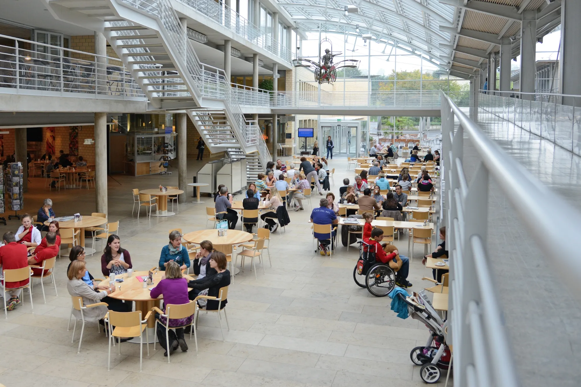 Centro svizzero per paraplegici_atrio principale e centro d’incontro