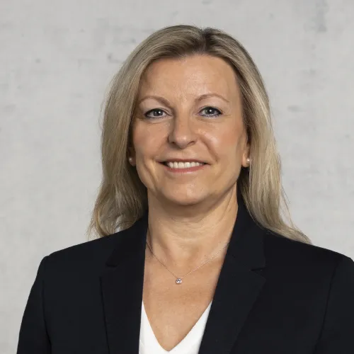 Orthotec Leiterin Administration Portrait Renate Peter