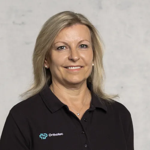 Orthotec Leiterin Administration Portrait Renate Peter