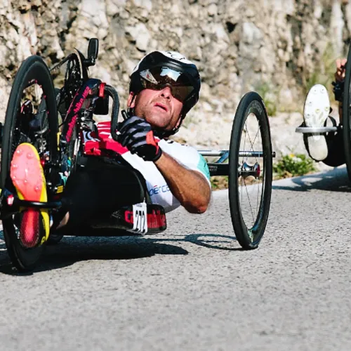 Handbiker Cornel Villioger als Botschafter der Orthotec